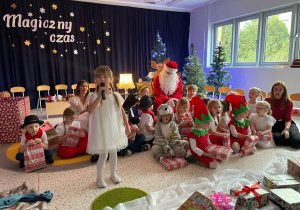 „Gwiazdkowy prezent” – uroczystość bożonarodzeniowa w gr. XII