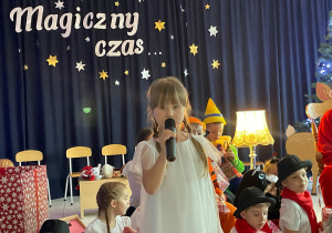 „Gwiazdkowy prezent” – uroczystość bożonarodzeniowa w gr. XII