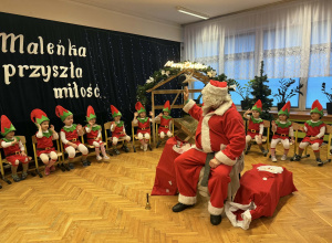 Przedstawienie świąteczne "Elfy wesołe"- grupa VII