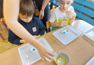 ,,Zimowe eksperymenty” - Innowacyjne Warsztaty Edukacyjne z KidsLab Konin w grupie V