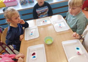 ,,Zimowe eksperymenty” - Innowacyjne Warsztaty Edukacyjne z KidsLab Konin w grupie V