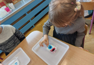 ,,Zimowe eksperymenty” - Innowacyjne Warsztaty Edukacyjne z KidsLab Konin w grupie V