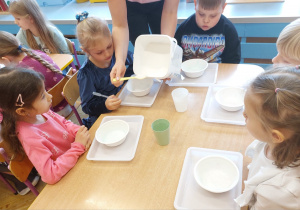 ,,Zimowe eksperymenty” - Innowacyjne Warsztaty Edukacyjne z KidsLab Konin w grupie V