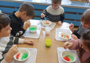 ,,Zimowe eksperymenty” - Innowacyjne Warsztaty Edukacyjne z KidsLab Konin w grupie V