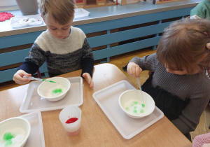 ,,Zimowe eksperymenty” - Innowacyjne Warsztaty Edukacyjne z KidsLab Konin w grupie V