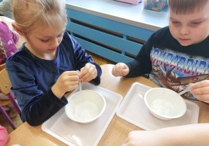 ,,Zimowe eksperymenty” - Innowacyjne Warsztaty Edukacyjne z KidsLab Konin w grupie V