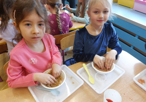 ,,Zimowe eksperymenty” - Innowacyjne Warsztaty Edukacyjne z KidsLab Konin w grupie V