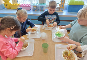 ,,Zimowe eksperymenty” - Innowacyjne Warsztaty Edukacyjne z KidsLab Konin w grupie V