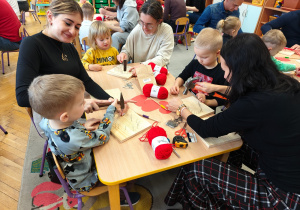 "Serduszko dla Babć i Dziadków"- warsztaty z rodzicami w grupie II