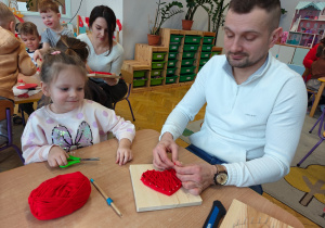 "Serduszko dla Babć i Dziadków"- warsztaty z rodzicami w grupie II