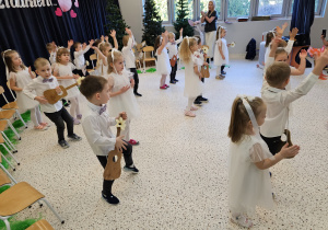 „Dla Dziadka i Babci prześlę dziś buziaczki, słodkie czekoladki…” - grupa X