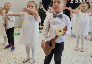 „Dla Dziadka i Babci prześlę dziś buziaczki, słodkie czekoladki…” - grupa X