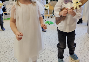 „Dla Dziadka i Babci prześlę dziś buziaczki, słodkie czekoladki…” - grupa X