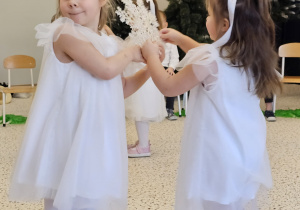 „Dla Dziadka i Babci prześlę dziś buziaczki, słodkie czekoladki…” - grupa X