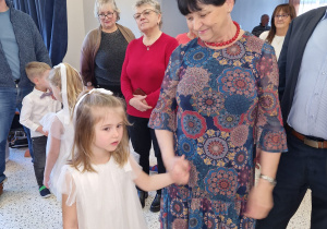 „Dla Dziadka i Babci prześlę dziś buziaczki, słodkie czekoladki…” - grupa X