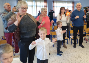 „Dla Dziadka i Babci prześlę dziś buziaczki, słodkie czekoladki…” - grupa X