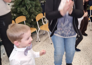 „Dla Dziadka i Babci prześlę dziś buziaczki, słodkie czekoladki…” - grupa X