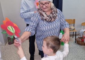 „Dla Dziadka i Babci prześlę dziś buziaczki, słodkie czekoladki…” - grupa X