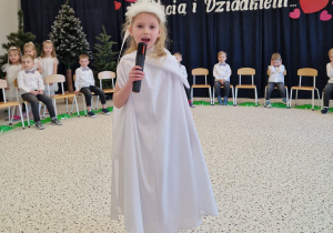 „Dla Dziadka i Babci prześlę dziś buziaczki, słodkie czekoladki…” - grupa X