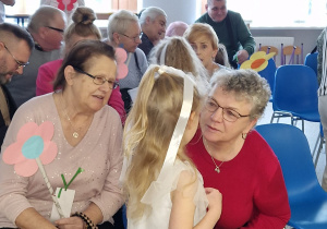 „Dla Dziadka i Babci prześlę dziś buziaczki, słodkie czekoladki…” - grupa X