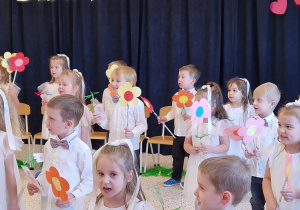 „Dla Dziadka i Babci prześlę dziś buziaczki, słodkie czekoladki…” - grupa X