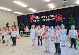 „Dla Dziadka i Babci prześlę dziś buziaczki, słodkie czekoladki…” - grupa X