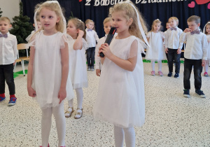 „Dla Dziadka i Babci prześlę dziś buziaczki, słodkie czekoladki…” - grupa X