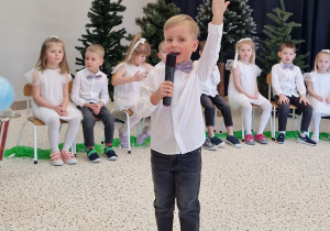 „Dla Dziadka i Babci prześlę dziś buziaczki, słodkie czekoladki…” - grupa X