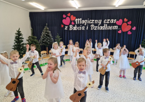 „Dla Dziadka i Babci prześlę dziś buziaczki, słodkie czekoladki…” - grupa X