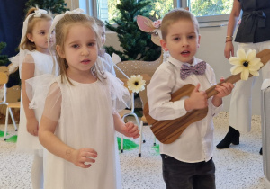 „Dla Dziadka i Babci prześlę dziś buziaczki, słodkie czekoladki…” - grupa X