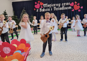 „Dla Dziadka i Babci prześlę dziś buziaczki, słodkie czekoladki…” - grupa X