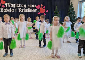 „Dla Dziadka i Babci prześlę dziś buziaczki, słodkie czekoladki…” - grupa X