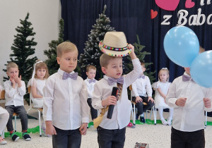 „Dla Dziadka i Babci prześlę dziś buziaczki, słodkie czekoladki…” - grupa X