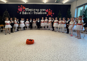 „Wzruszające Spotkanie Pokoleń: Dzień Babci i Dziadka w Grupie IV”