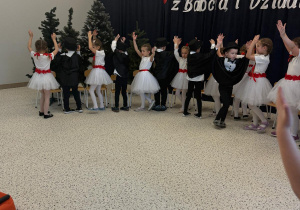 „Wzruszające Spotkanie Pokoleń: Dzień Babci i Dziadka w Grupie IV”