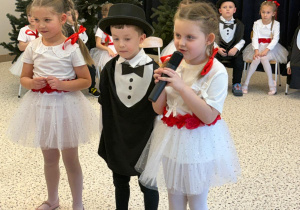 „Wzruszające Spotkanie Pokoleń: Dzień Babci i Dziadka w Grupie IV”