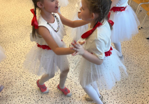 „Wzruszające Spotkanie Pokoleń: Dzień Babci i Dziadka w Grupie IV”