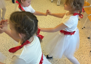 „Wzruszające Spotkanie Pokoleń: Dzień Babci i Dziadka w Grupie IV”