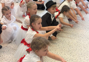 „Wzruszające Spotkanie Pokoleń: Dzień Babci i Dziadka w Grupie IV”