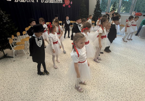 „Wzruszające Spotkanie Pokoleń: Dzień Babci i Dziadka w Grupie IV”