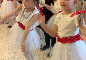 „Wzruszające Spotkanie Pokoleń: Dzień Babci i Dziadka w Grupie IV”