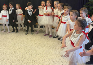 „Wzruszające Spotkanie Pokoleń: Dzień Babci i Dziadka w Grupie IV”