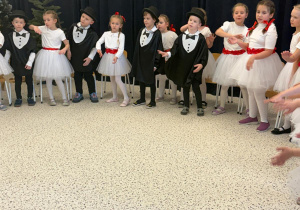 „Wzruszające Spotkanie Pokoleń: Dzień Babci i Dziadka w Grupie IV”