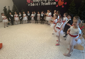 „Wzruszające Spotkanie Pokoleń: Dzień Babci i Dziadka w Grupie IV”