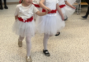 „Wzruszające Spotkanie Pokoleń: Dzień Babci i Dziadka w Grupie IV”