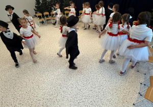 „Wzruszające Spotkanie Pokoleń: Dzień Babci i Dziadka w Grupie IV”