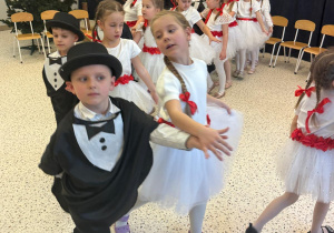 „Wzruszające Spotkanie Pokoleń: Dzień Babci i Dziadka w Grupie IV”