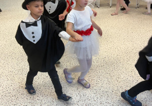 „Wzruszające Spotkanie Pokoleń: Dzień Babci i Dziadka w Grupie IV”