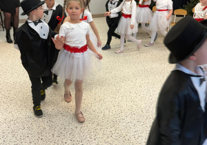 „Wzruszające Spotkanie Pokoleń: Dzień Babci i Dziadka w Grupie IV”