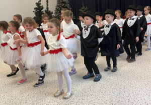 „Wzruszające Spotkanie Pokoleń: Dzień Babci i Dziadka w Grupie IV”